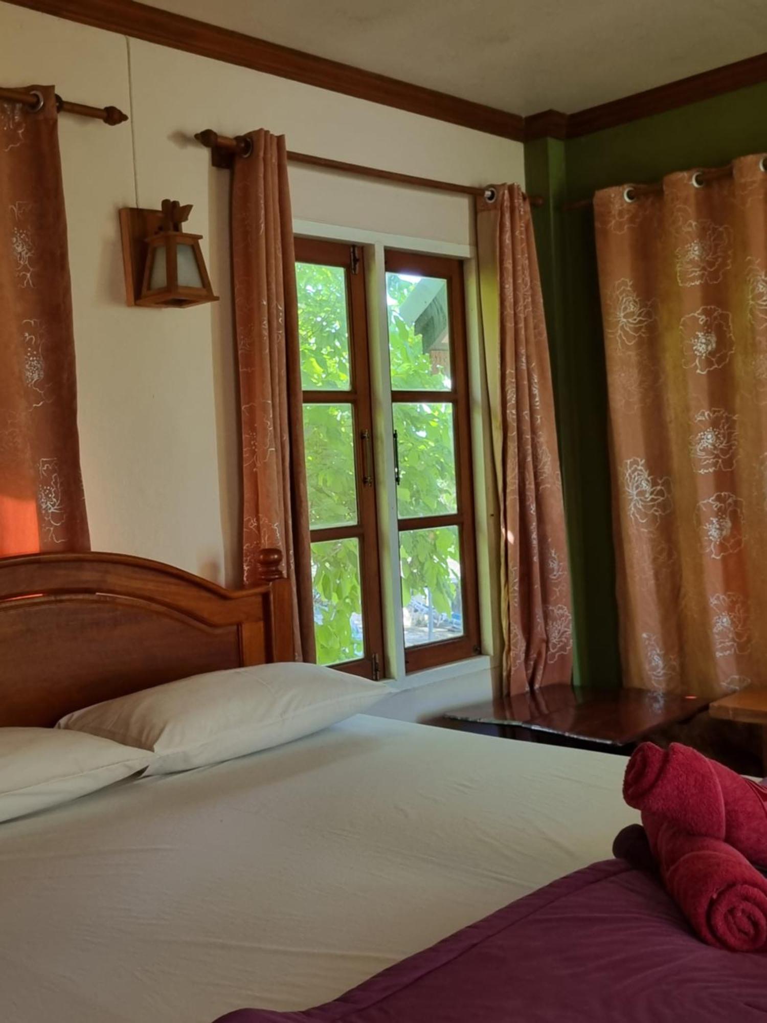 Hello Sichang Bungalow Ko Si Chang Kamer foto